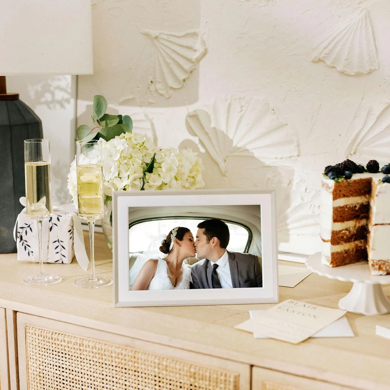 Digital picture frame displaying a newlywed couple